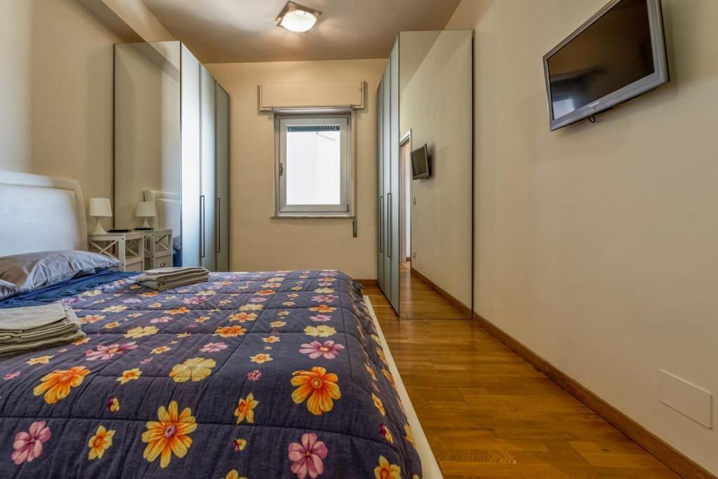 Attico Con Vista Panoramica Apartment Livorno Bagian luar foto
