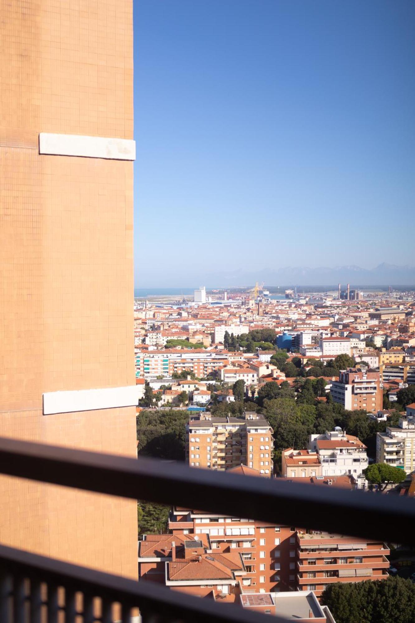 Attico Con Vista Panoramica Apartment Livorno Bagian luar foto